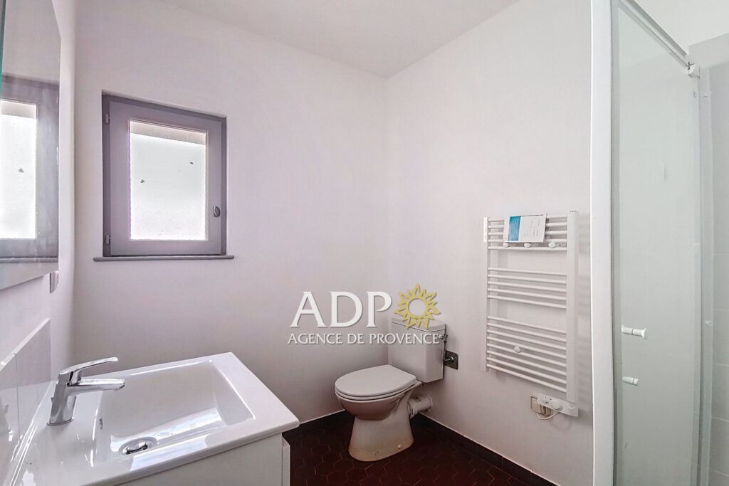 Le cachet de l’ancien, le confort du neuf ? Dernier étage avec – 3 pièces – 2 chambres – 52.09 m²