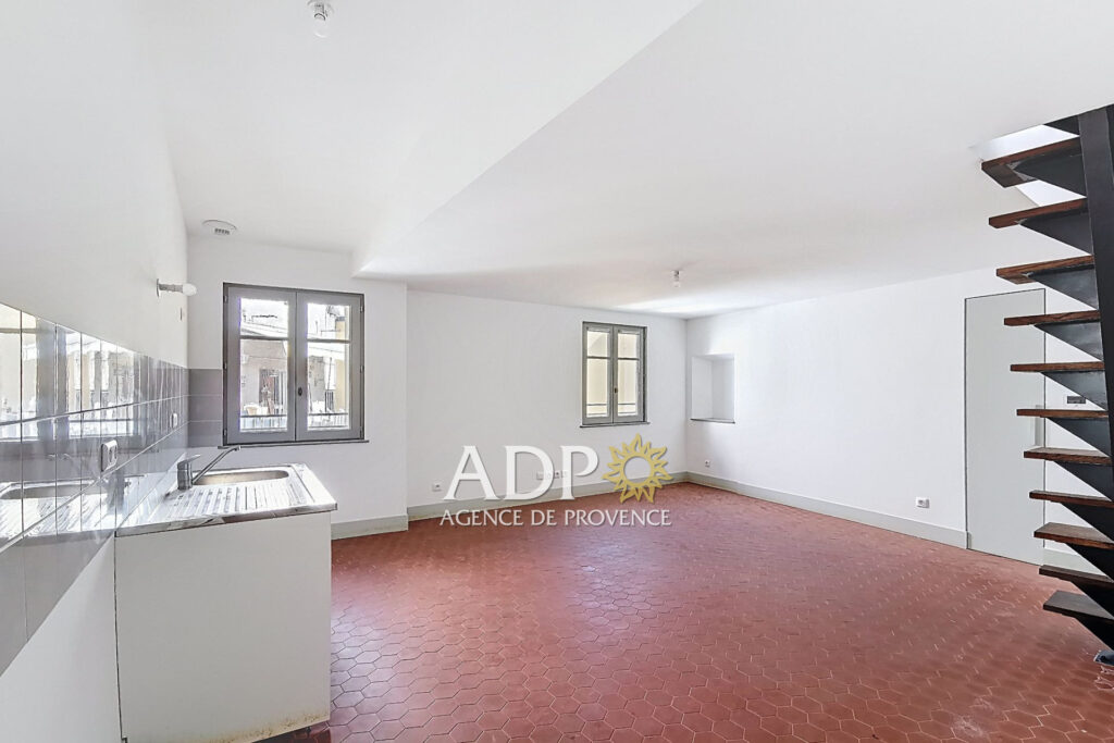 Le cachet de l’ancien, le confort du neuf ? Dernier étage avec – 3 pièces – 2 chambres – 52.09 m²