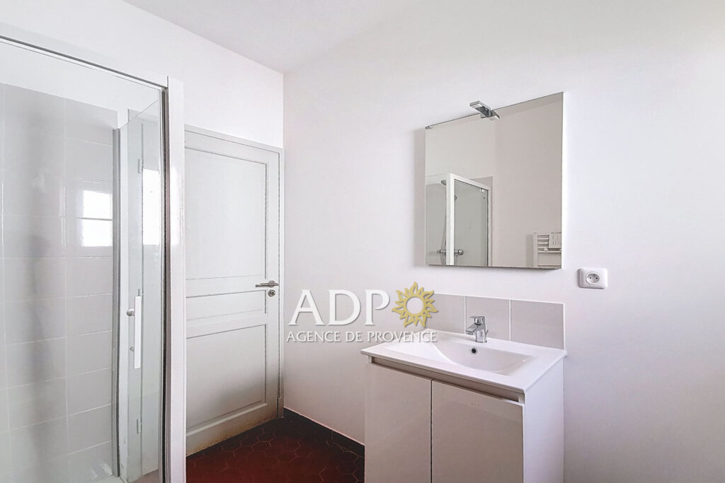 Le cachet de l’ancien, le confort du neuf ? Dernier étage avec – 3 pièces – 2 chambres – 52.09 m²