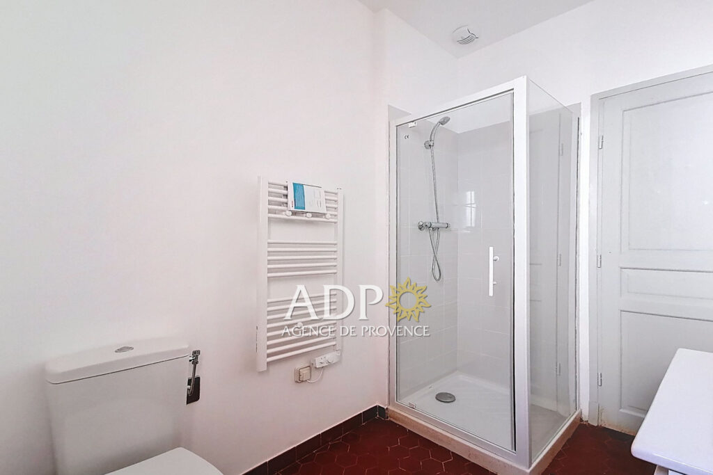 Le cachet de l’ancien, le confort du neuf ? Dernier étage avec – 3 pièces – 2 chambres – 52.09 m²