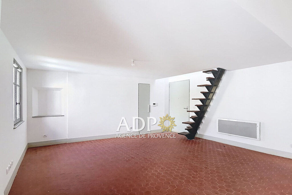 Le cachet de l’ancien, le confort du neuf ? Dernier étage avec – 3 pièces – 2 chambres – 52.09 m²