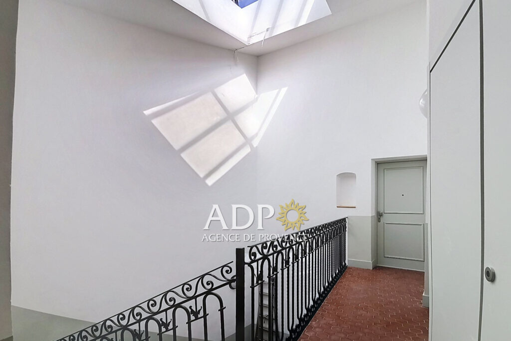 Le cachet de l’ancien, le confort du neuf ? Dernier étage avec – 3 pièces – 2 chambres – 52.09 m²