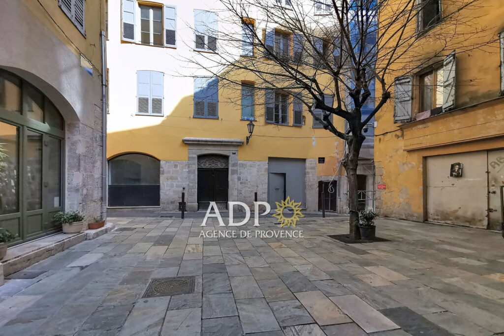 Le cachet de l’ancien, le confort du neuf ? Dernier étage avec – 3 pièces – 2 chambres – 52.09 m²