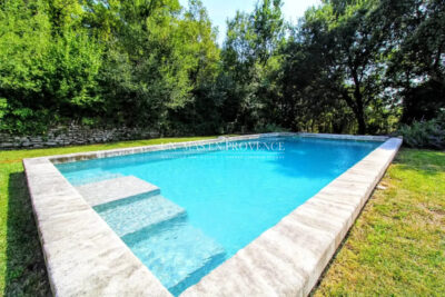 Mas Provençal de Charme avec Piscine ? Vue sur les Collines du – NR pièces – 4 chambres – 190.00 m²