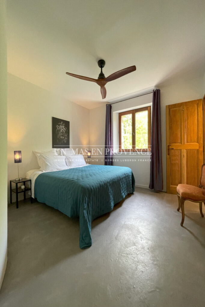 Mas Provençal de Charme avec Piscine ? Vue sur les Collines du – NR pièces – 4 chambres – 190.00 m²