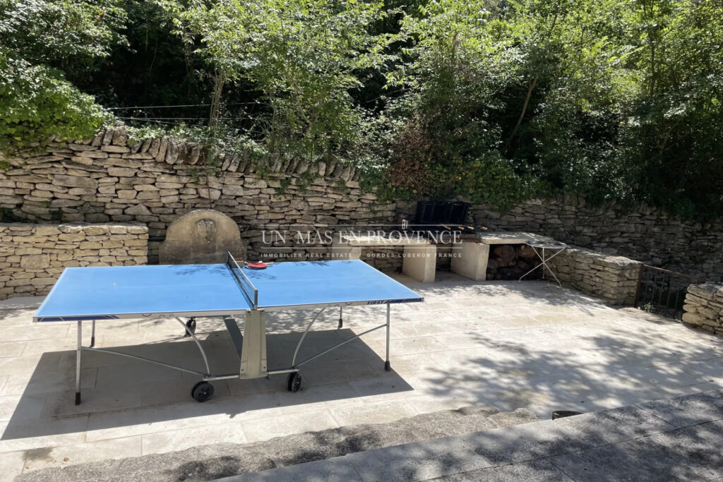 Mas Provençal de Charme avec Piscine ? Vue sur les Collines du – NR pièces – 4 chambres – 190.00 m²