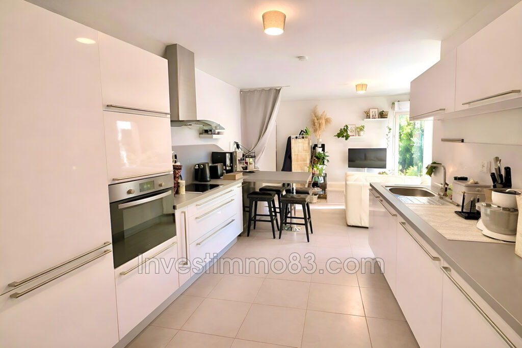 Dans une résidence de 2013, au calme et proche des commodités. – 3 pièces – 2 chambres – 53.00 m²