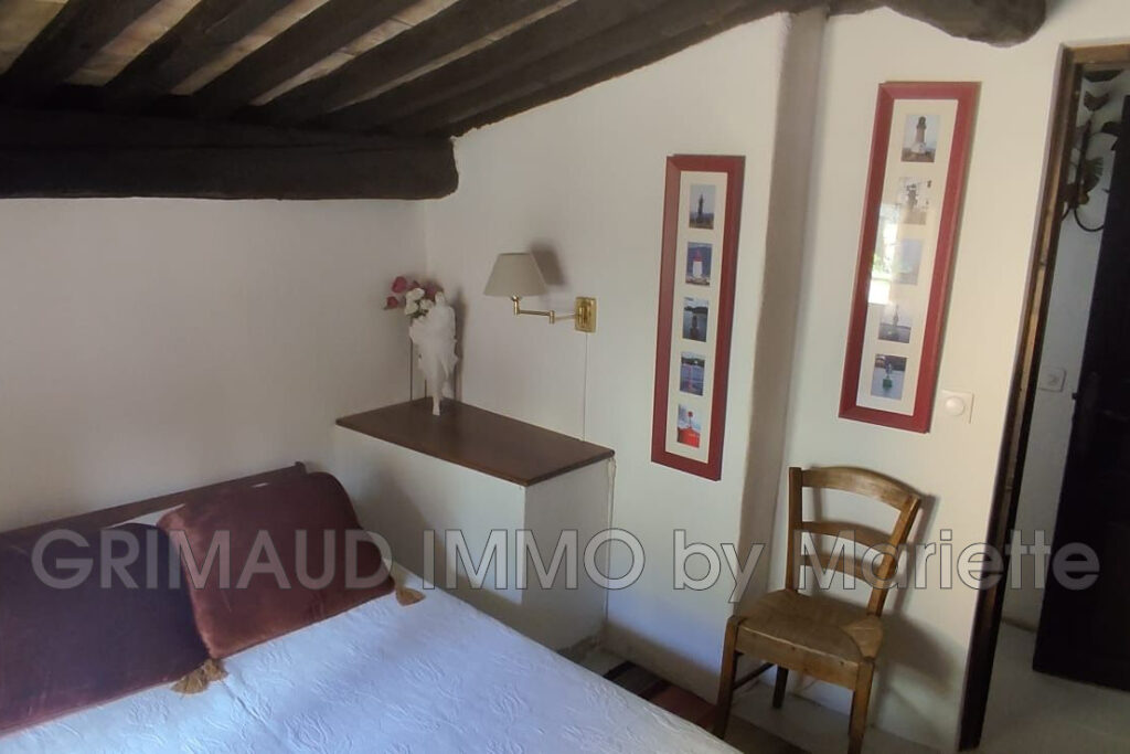 maison de village avec garage et jardin avec bassin. – 6 pièces – 3 chambres – 125.00 m²