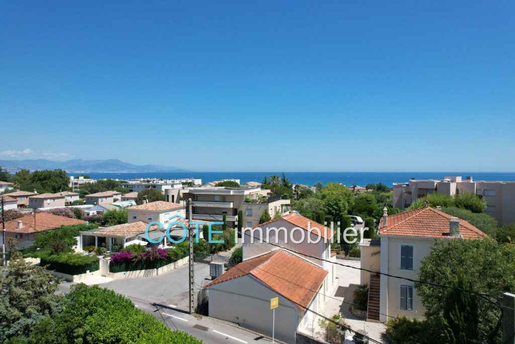 4 pièces dernier étage vue mer panoramique résidence luxueuse. – 4 pièces – 3 chambres – 92.00 m²