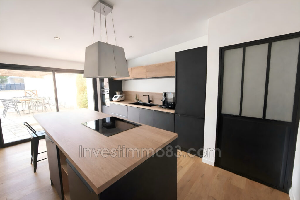 Proche du village et des commodités, dans un environnement cal – 4 pièces – 3 chambres – 130.00 m²