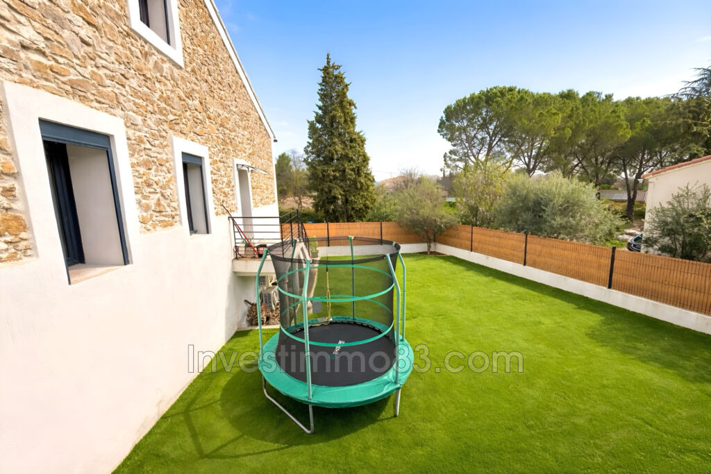 Proche du village et des commodités, dans un environnement cal – 4 pièces – 3 chambres – 130.00 m²