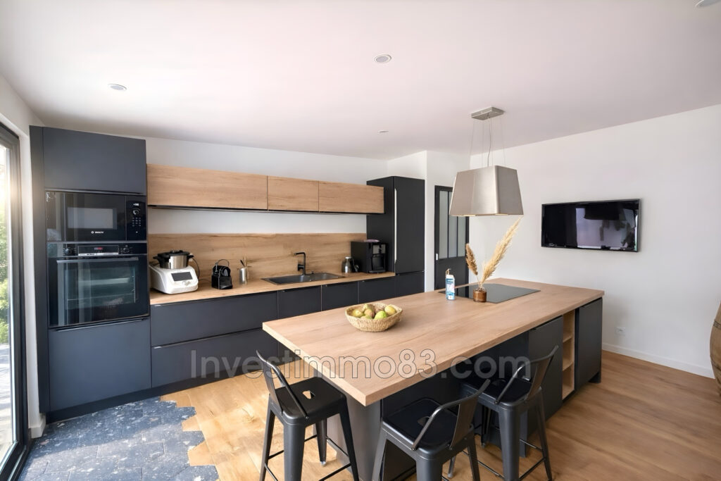 Proche du village et des commodités, dans un environnement cal – 4 pièces – 3 chambres – 130.00 m²