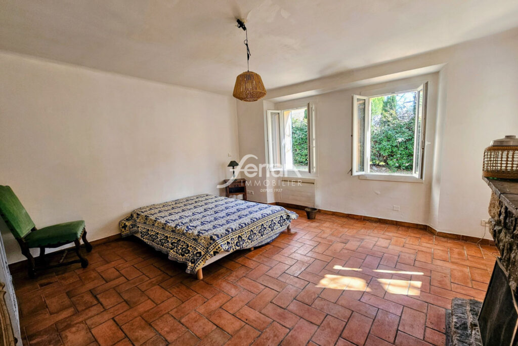 Bastide avec piscine sur plus d’1 hectare ? 2 habitations ? Le – 9 pièces – 5 chambres – 216.00 m²