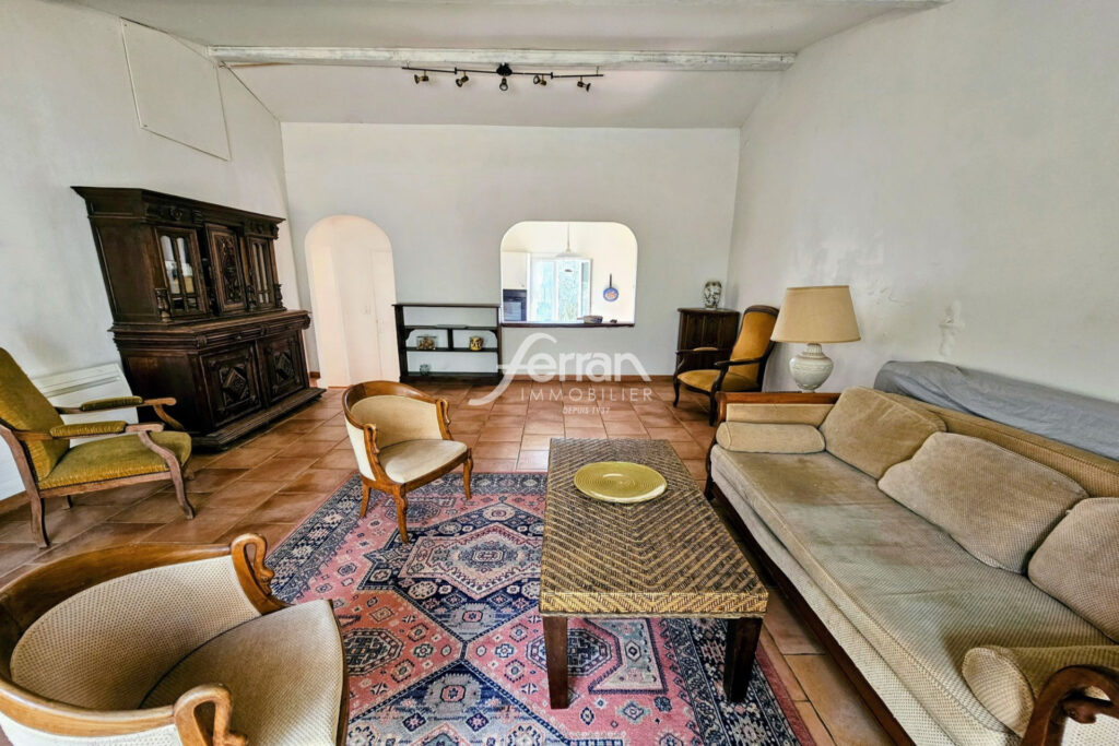 Bastide avec piscine sur plus d’1 hectare ? 2 habitations ? Le – 9 pièces – 5 chambres – 216.00 m²