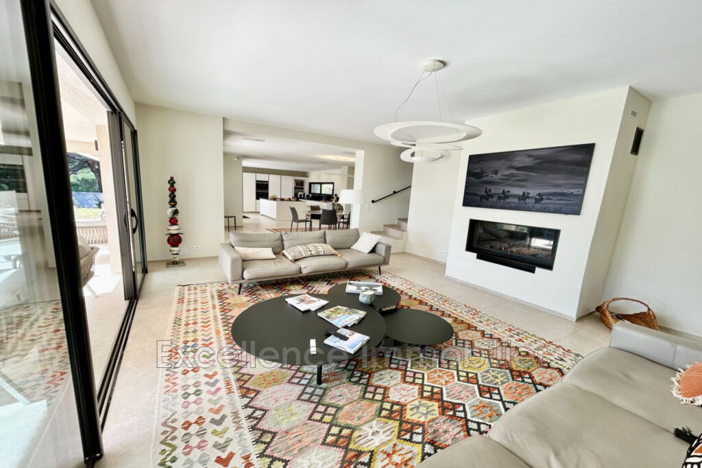 vente villa 8 Pièce(s) – 8 pièces – 5 chambres – 212.00 m²