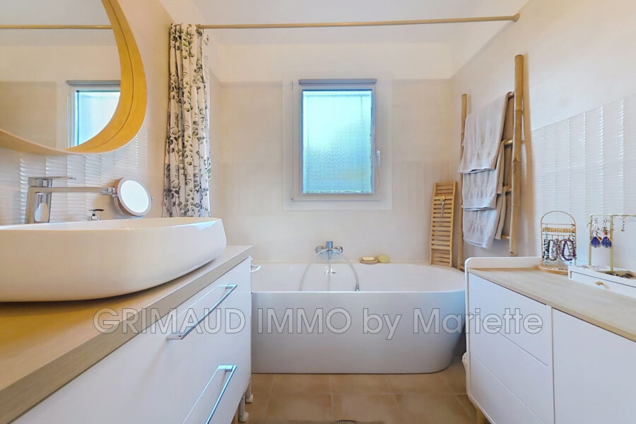 Appartement à vendre à Grimaud