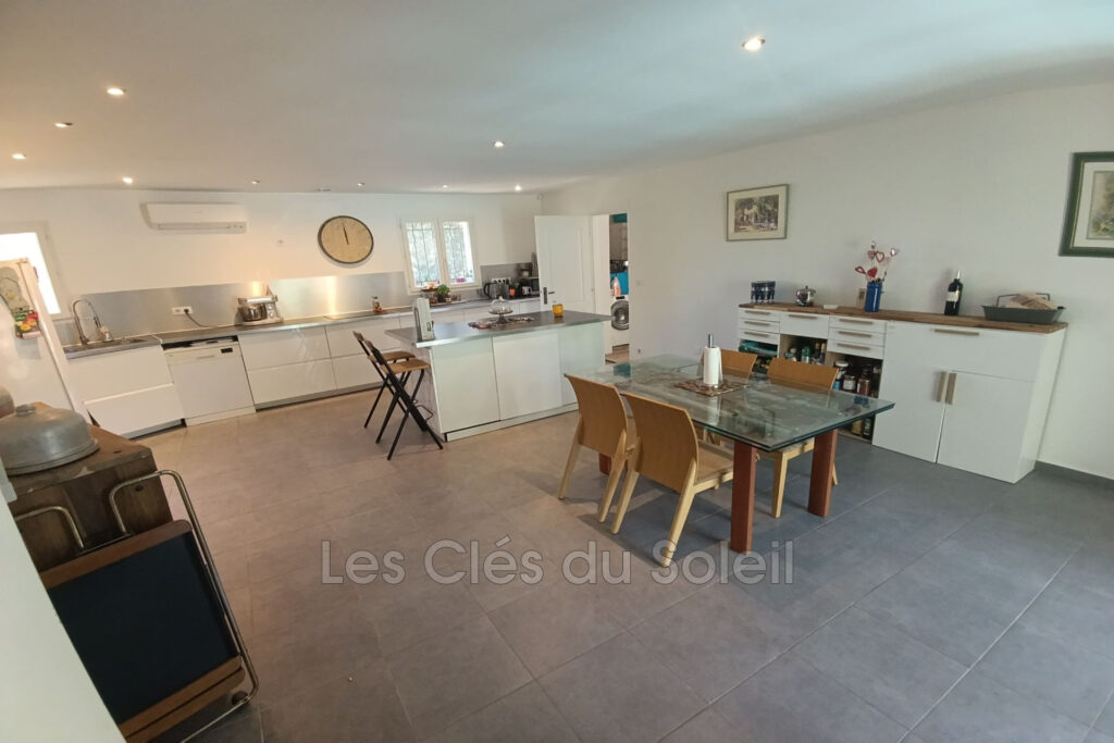 MONTFORT SUR ARGENS À seulement 8 km de Cotignac, découvrez ce – 6 pièces – 4 chambres – 161.00 m²