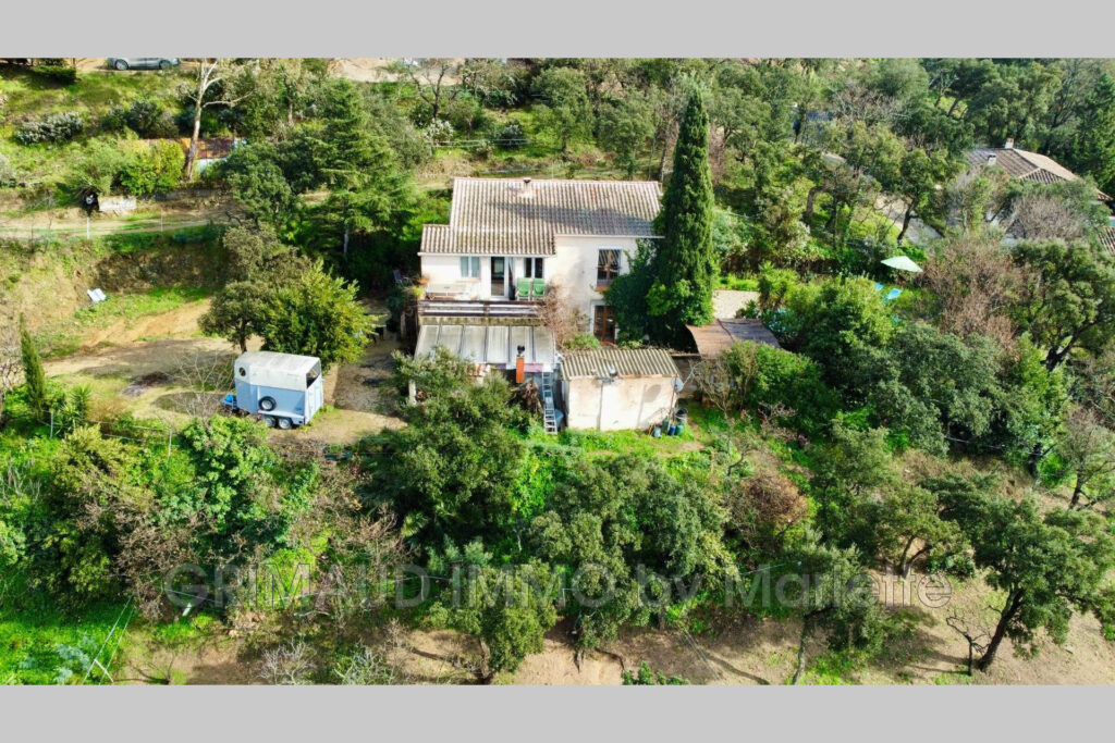 maison divisée en 2 habitations avec piscine et 5000m² de terr – 7 pièces – 5 chambres – 170.00 m²