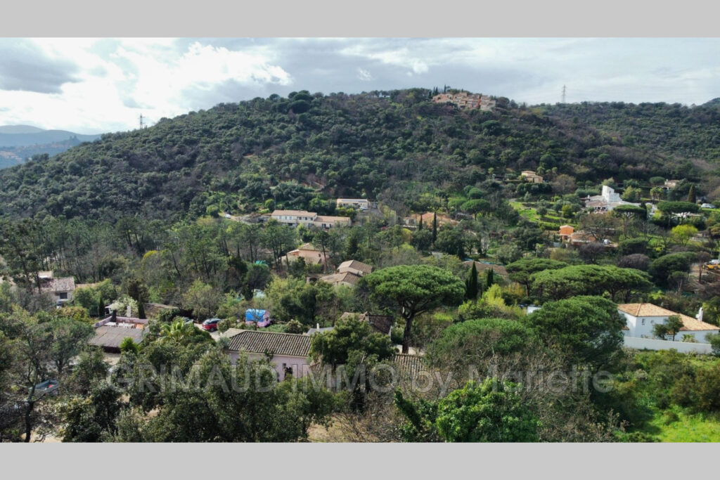 maison divisée en 2 habitations avec piscine et 5000m² de terr – 7 pièces – 5 chambres – 170.00 m²