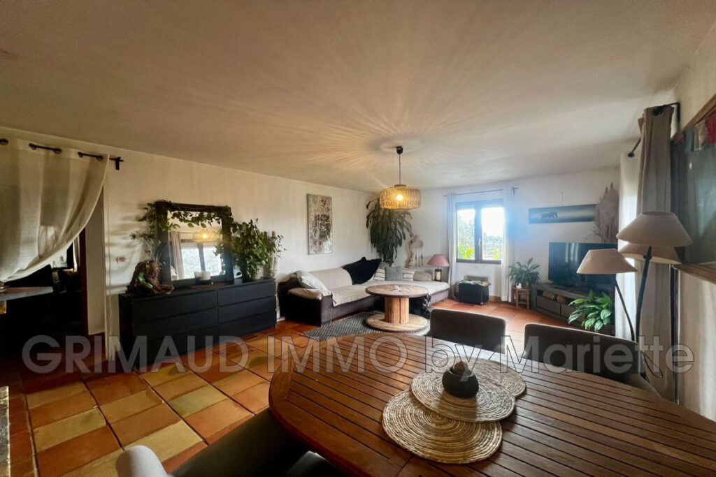 maison divisée en 2 habitations avec piscine et 5000m² de terr – 7 pièces – 5 chambres – 170.00 m²