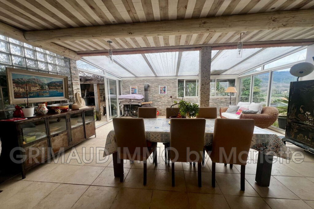 maison divisée en 2 habitations avec piscine et 5000m² de terr – 7 pièces – 5 chambres – 170.00 m²