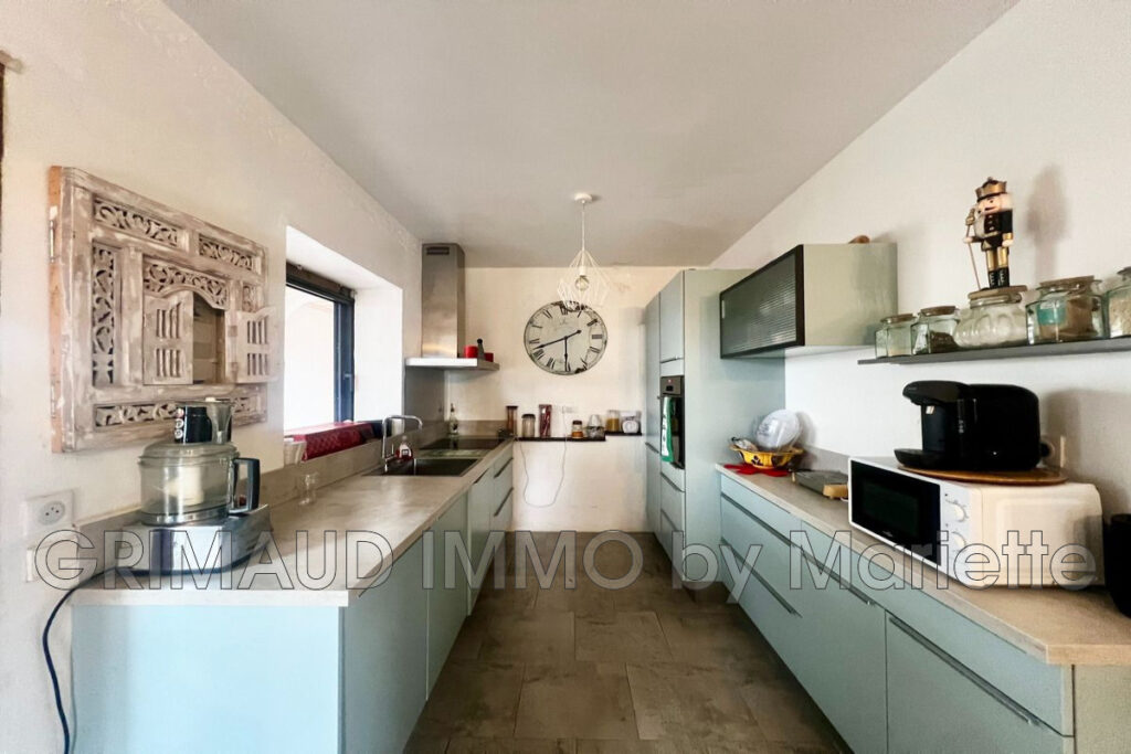 maison divisée en 2 habitations avec piscine et 5000m² de terr – 7 pièces – 5 chambres – 170.00 m²