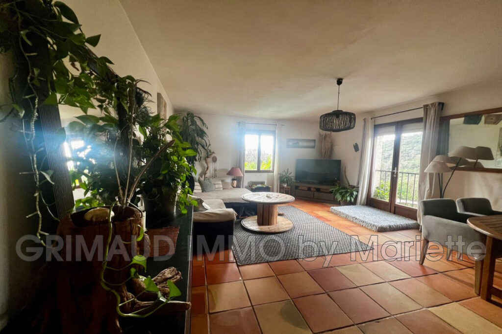 maison divisée en 2 habitations avec piscine et 5000m² de terr – 7 pièces – 5 chambres – 170.00 m²