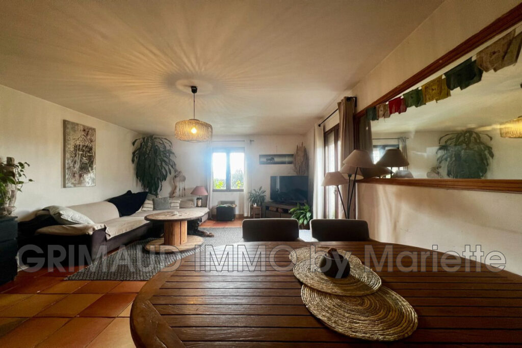 maison divisée en 2 habitations avec piscine et 5000m² de terr – 7 pièces – 5 chambres – 170.00 m²