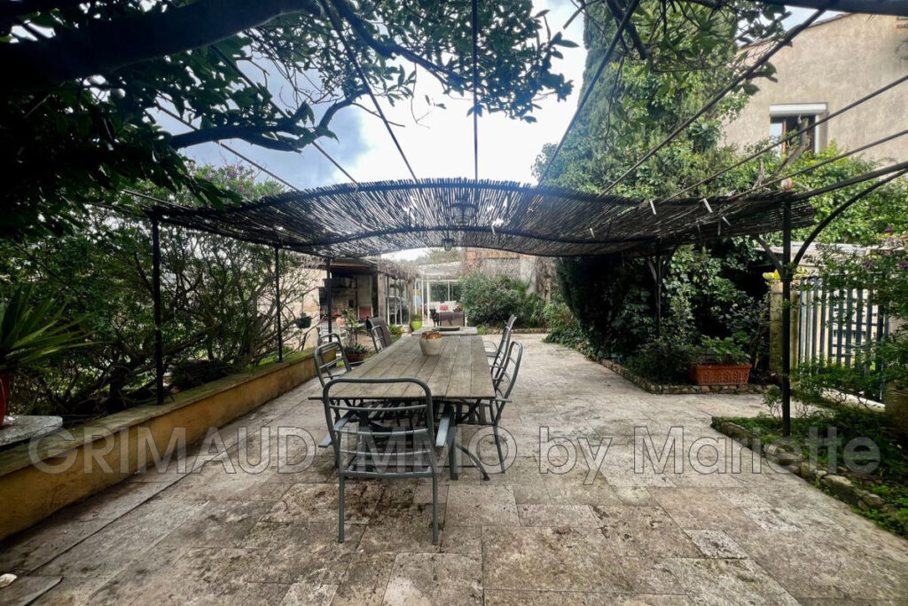 maison divisée en 2 habitations avec piscine et 5000m² de terr – 7 pièces – 5 chambres – 170.00 m²