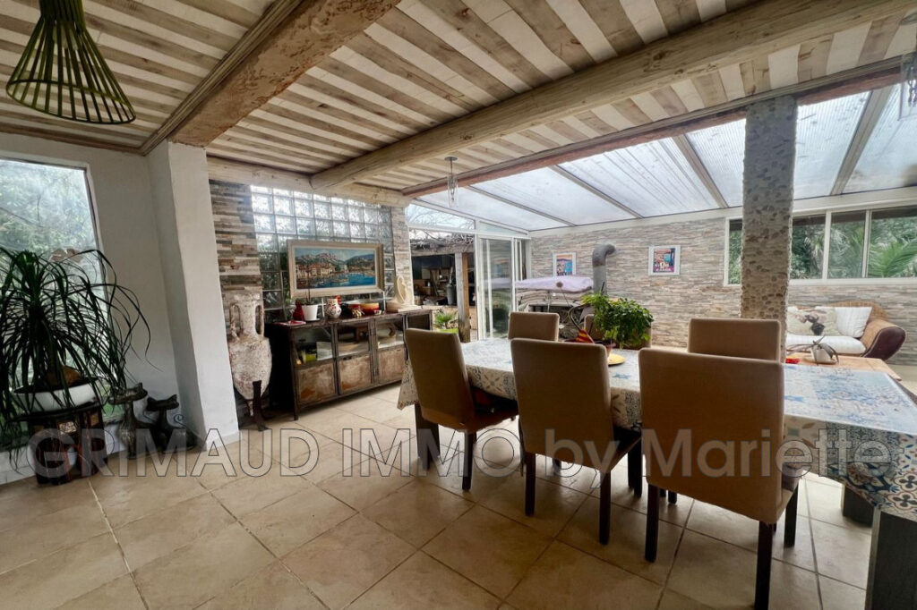 maison divisée en 2 habitations avec piscine et 5000m² de terr – 7 pièces – 5 chambres – 170.00 m²