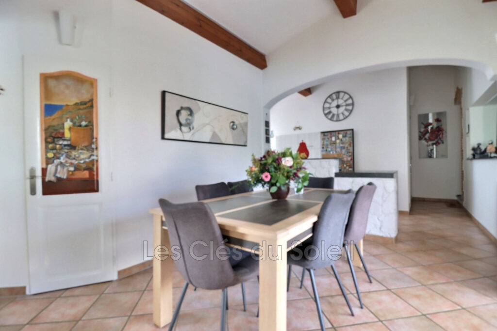 Maison plain-pied  140 m² au sol avec piscine et vue dégagée – – 4 pièces – 3 chambres – 138.00 m²