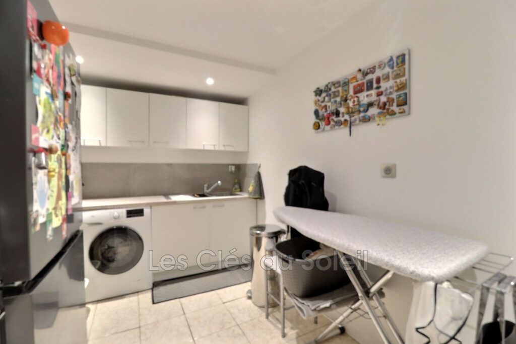 Maison plain-pied  140 m² au sol avec piscine et vue dégagée – – 4 pièces – 3 chambres – 138.00 m²