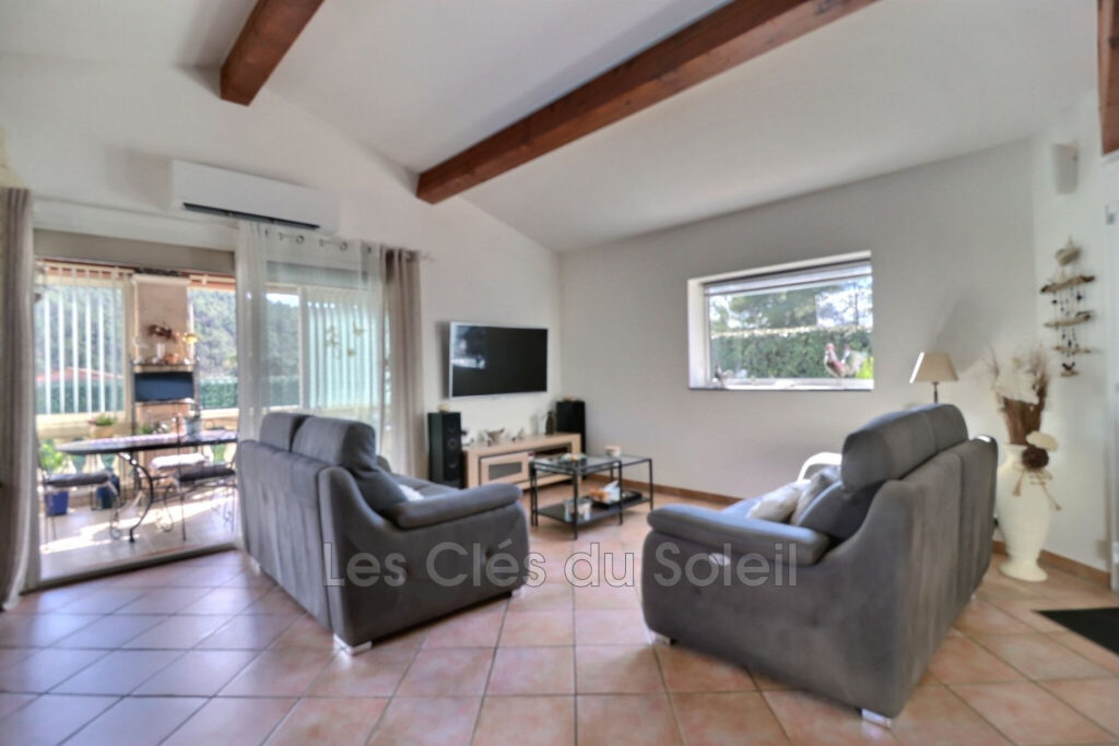Maison plain-pied  140 m² au sol avec piscine et vue dégagée – – 4 pièces – 3 chambres – 138.00 m²