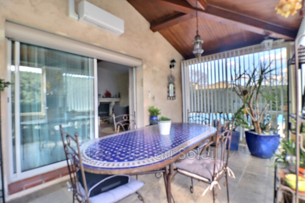 Maison plain-pied  140 m² au sol avec piscine et vue dégagée – – 4 pièces – 3 chambres – 138.00 m²