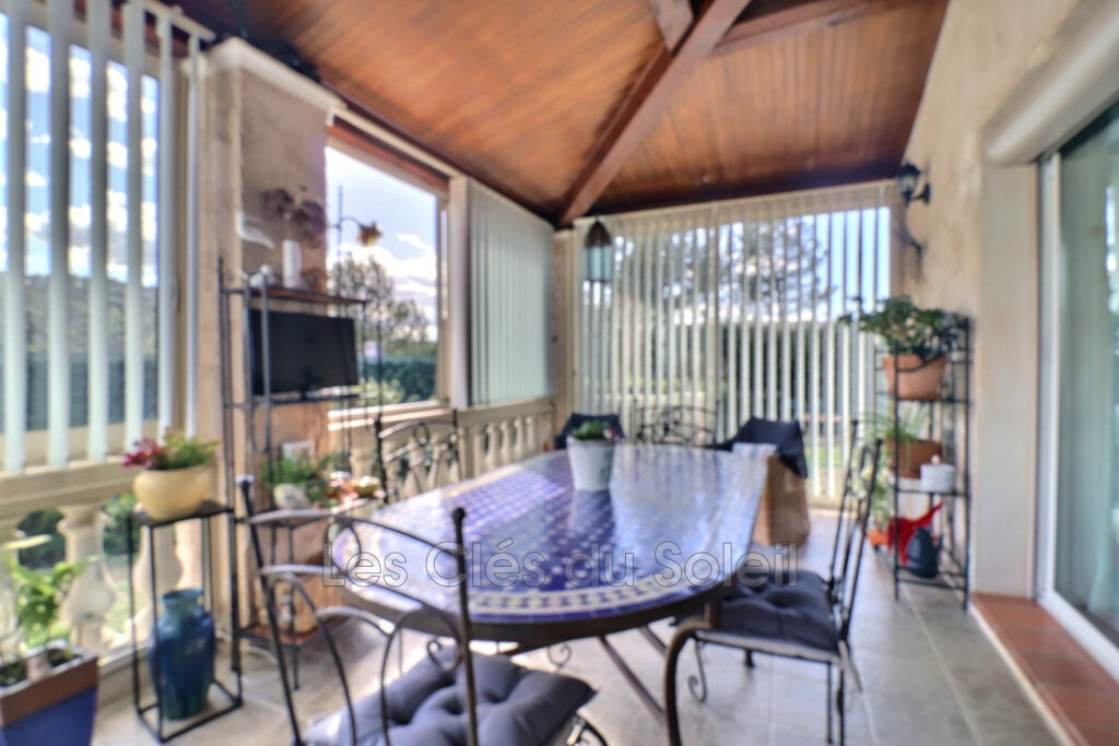 Maison plain-pied  140 m² au sol avec piscine et vue dégagée – – 4 pièces – 3 chambres – 138.00 m²