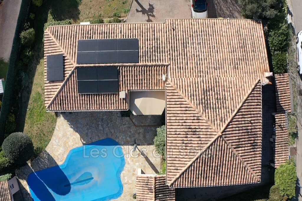 Maison plain-pied  140 m² au sol avec piscine et vue dégagée – – 4 pièces – 3 chambres – 138.00 m²