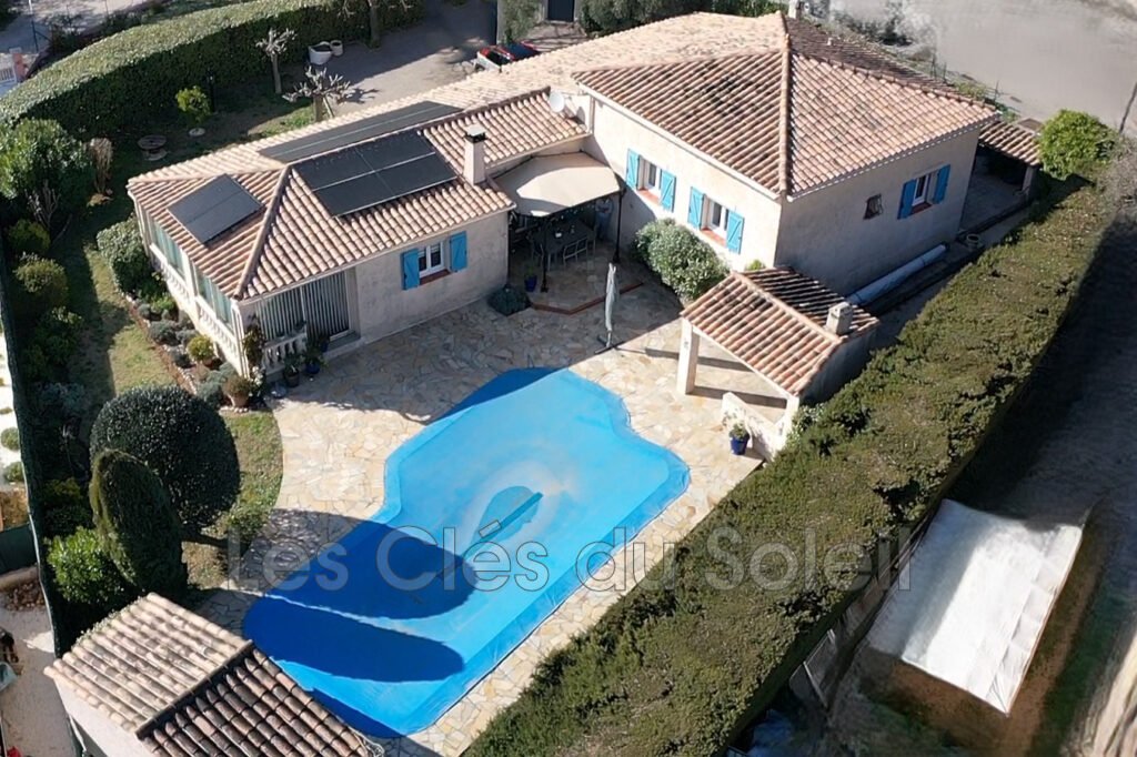 Maison plain-pied  140 m² au sol avec piscine et vue dégagée – – 4 pièces – 3 chambres – 138.00 m²