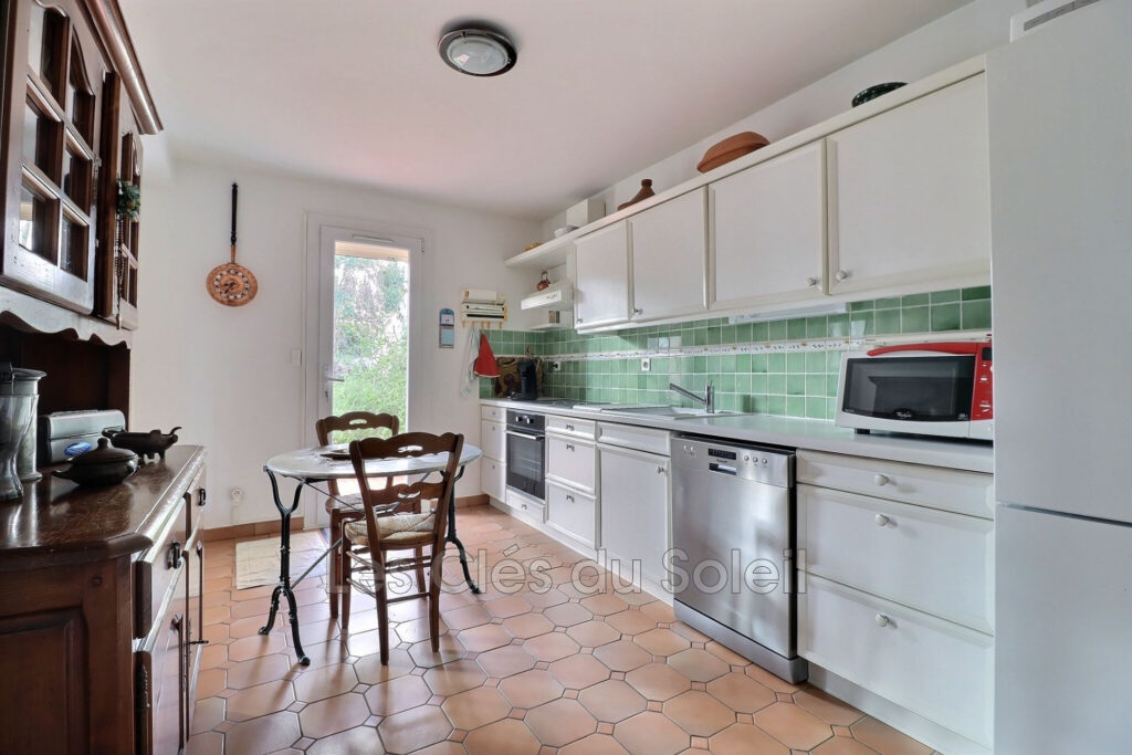 BRIGNOLES ? Maison T4 lumineuse avec garage et   – 5 pièces – 3 chambres – 90.00 m²