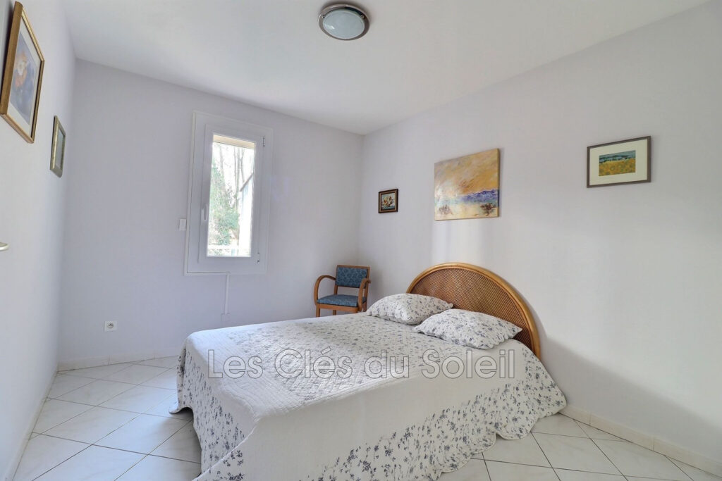 BRIGNOLES ? Maison T4 lumineuse avec garage et   – 5 pièces – 3 chambres – 90.00 m²