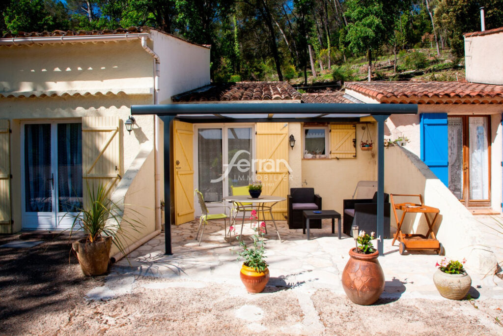 A vendre à Salernes propriété idéale gites sur un terrain de 3 – 15 pièces – 9 chambres – 325.00 m²