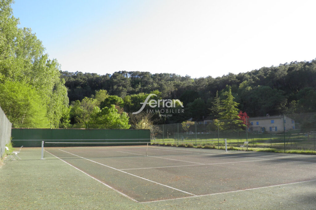 A vendre à Salernes propriété idéale gites sur un terrain de 3 – 15 pièces – 9 chambres – 325.00 m²