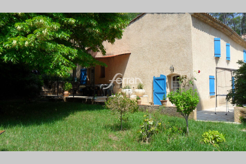 A vendre à Salernes propriété idéale gites sur un terrain de 3 – 15 pièces – 9 chambres – 325.00 m²