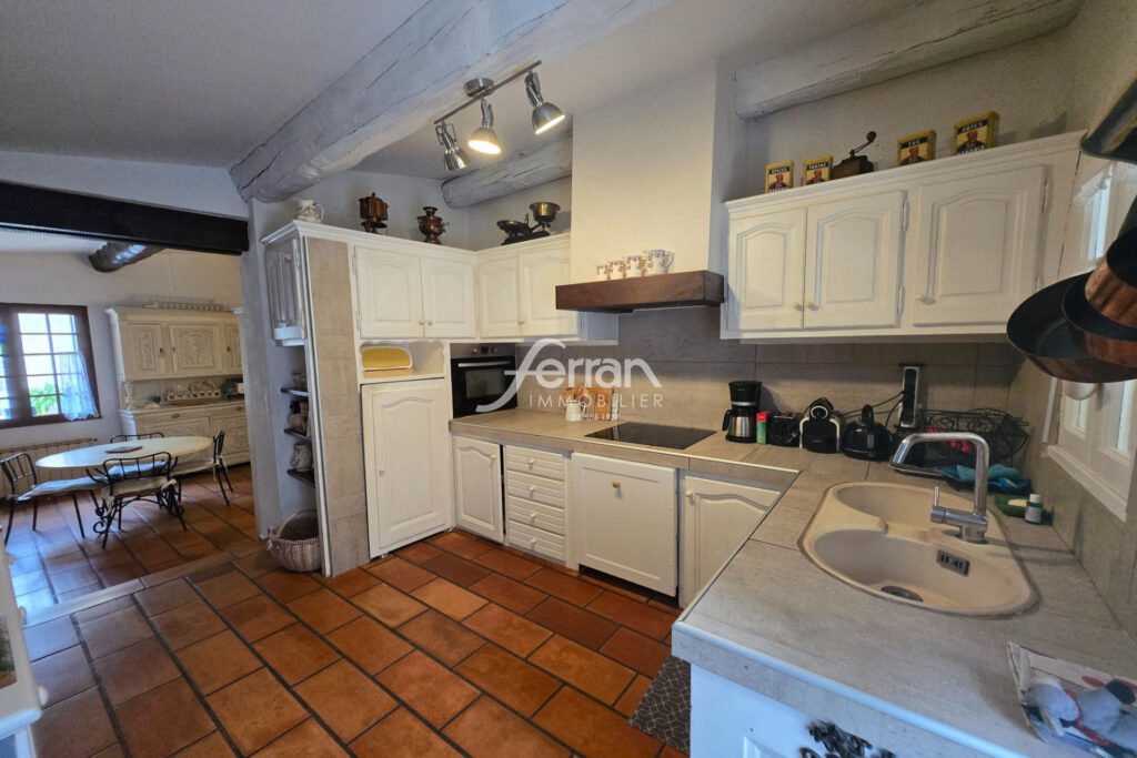 A vendre à Salernes propriété idéale gites sur un terrain de 3 – 15 pièces – 9 chambres – 325.00 m²