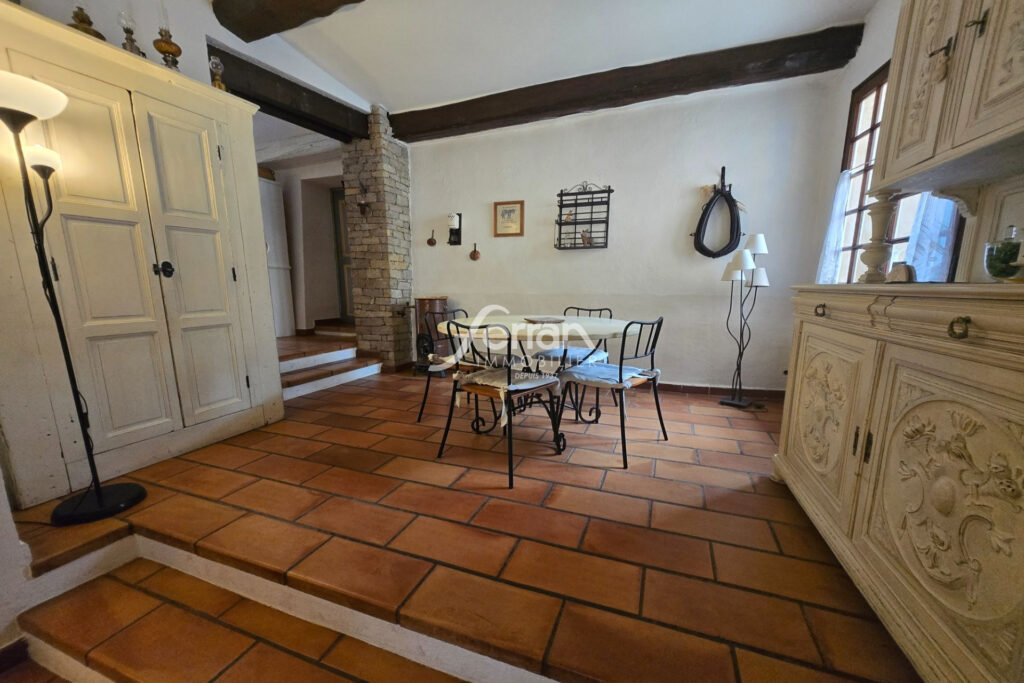 A vendre à Salernes propriété idéale gites sur un terrain de 3 – 15 pièces – 9 chambres – 325.00 m²