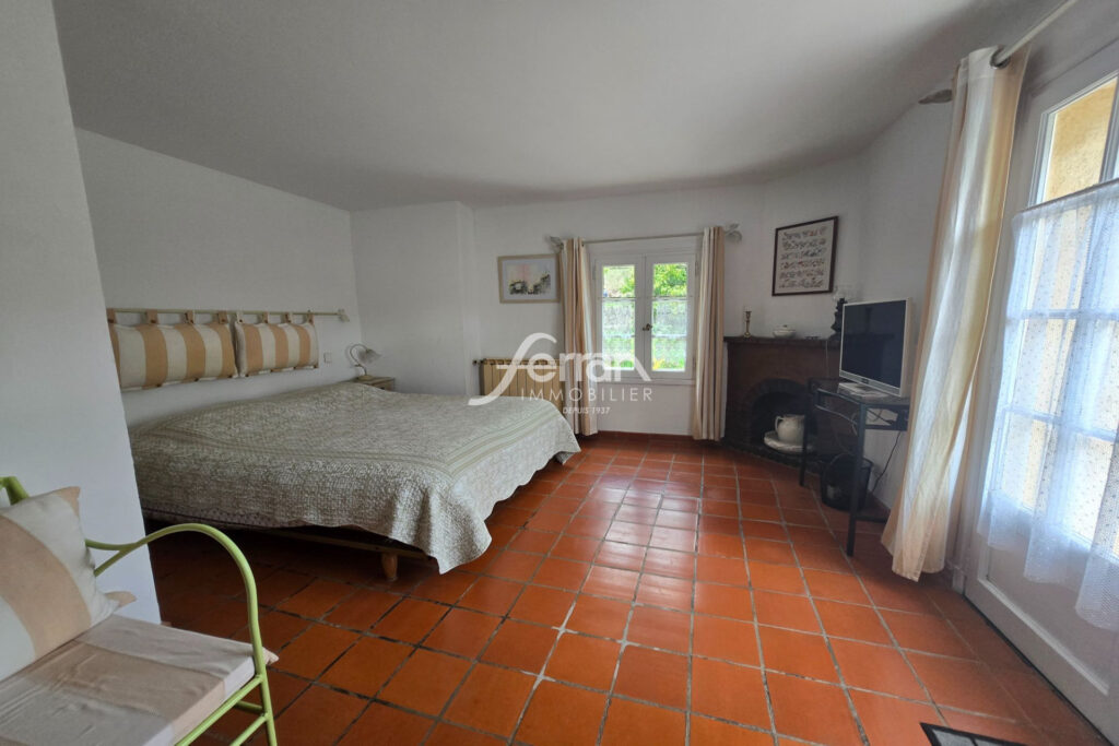 A vendre à Salernes propriété idéale gites sur un terrain de 3 – 15 pièces – 9 chambres – 325.00 m²