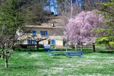 A vendre à Salernes propriété idéale gites sur un terrain de 3 – 15 pièces – 9 chambres – 325.00 m²