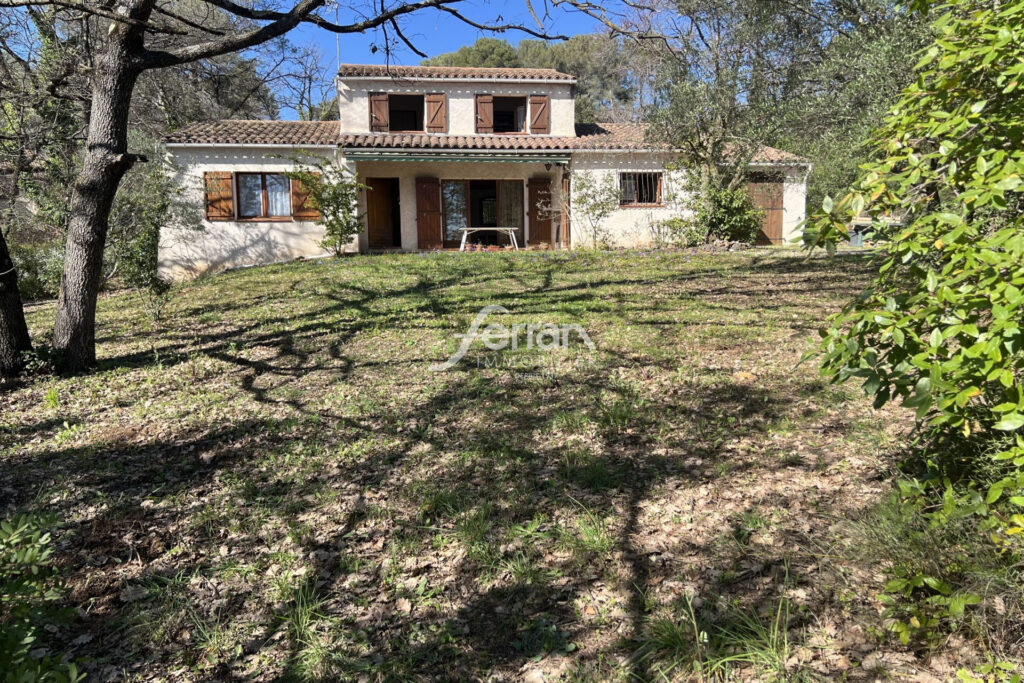 A Trans-en-Provence, maison 4 chambres sur terrain de 1870 m2. – 5 pièces – 4 chambres – 115.00 m²