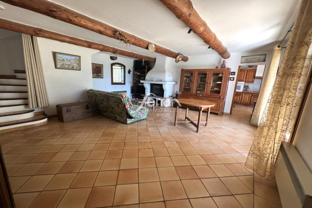 A Trans-en-Provence, maison 4 chambres sur terrain de 1870 m2. – 5 pièces – 4 chambres – 115.00 m²