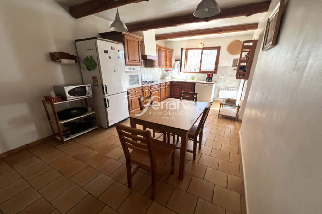 A Trans-en-Provence, maison 4 chambres sur terrain de 1870 m2. – 5 pièces – 4 chambres – 115.00 m²