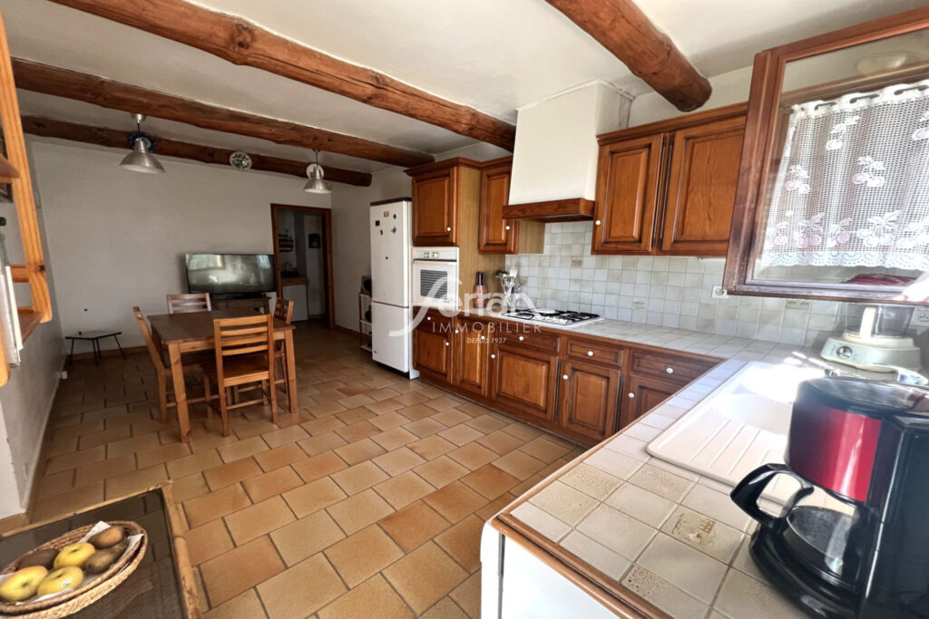 A Trans-en-Provence, maison 4 chambres sur terrain de 1870 m2. – 5 pièces – 4 chambres – 115.00 m²